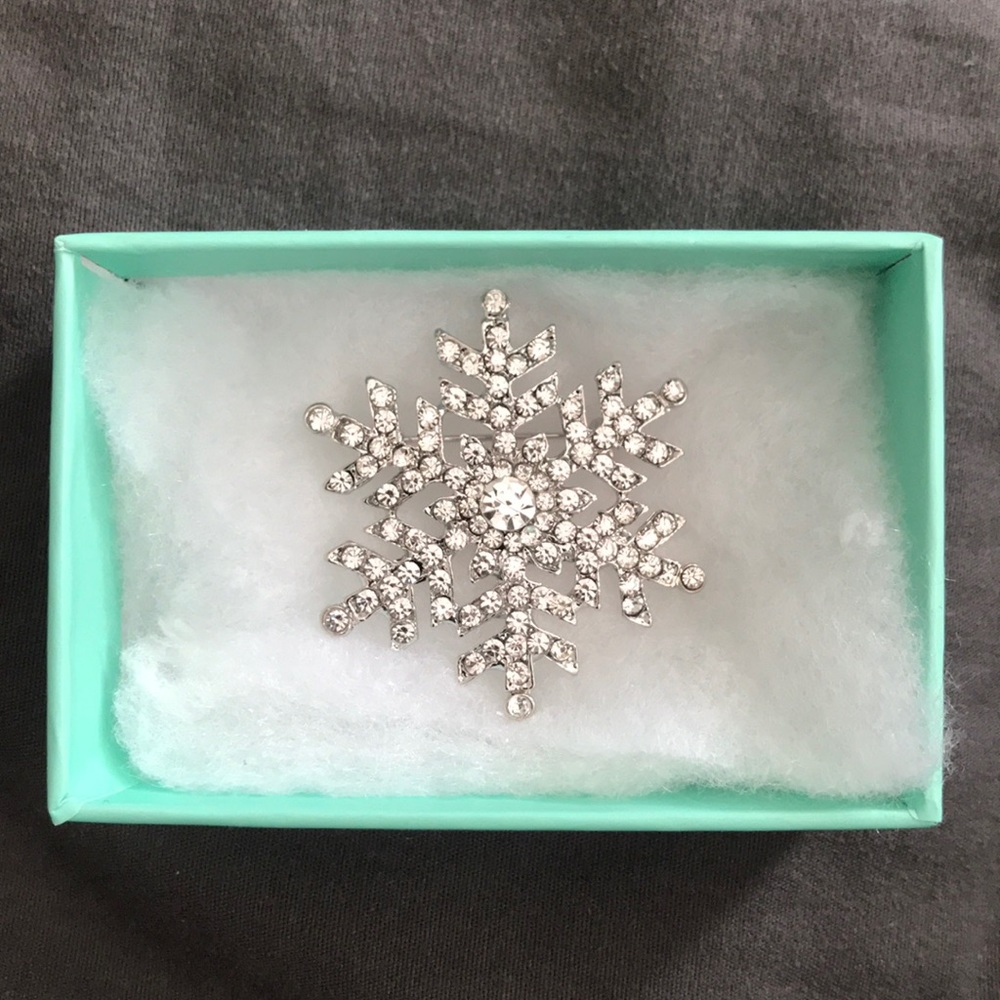 EVER FAITH Austrian Crystal Snowflake Brooch